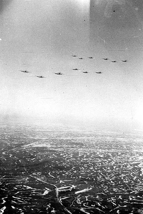 Bistant B-17Formation